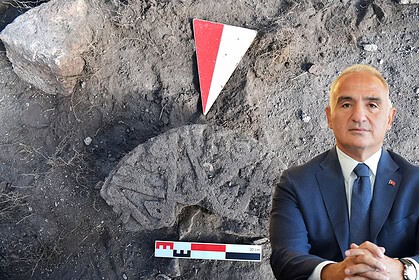 Ani Ören Yeri’nde Tarihi Keşif: Hz. Muhammed İsminin Yazılı Olduğu Selçuklu Taşı Bulundu!