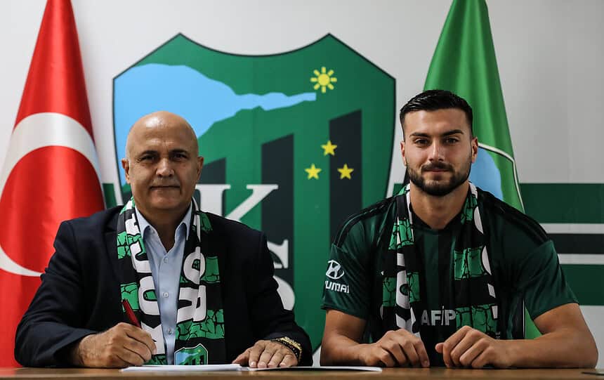 Kocaelispor Altyapı Oyuncusu Arda Özyar ile 5 Yıllık Profesyonel Sözleşme İmzaladı!
