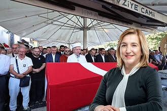 Kocaeli Eski Milletvekili Azize Sibel Gönül Son Yolculuğuna Uğurlandı: Büyükakın'dan Taziye Mesajı!