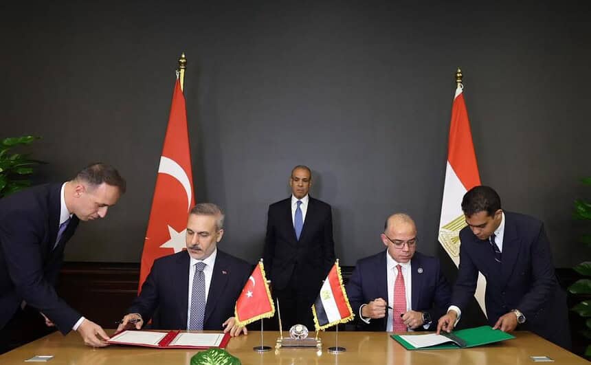Bakan Fidan, Mısır ile çeşitli alanlarda iş birliğine ilişkin üç belge imzaladı