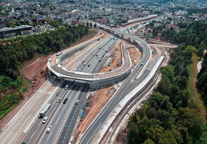 Başiskele Kavşağı Yapım Çalışması: D-130 Karayolu Gölcük İstikameti Gece Trafiğe Kapatıldı!