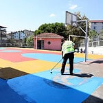 Büyükşehir’le okullar spor alanlarına kavuşuyor