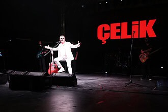 Derince’de 30 Ağustos Coşkusu Çelik Konseri Ve Müjdelerle Kutlandı: Kapalı Spor Salonu Geliyor!