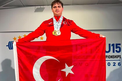 Kağıtsporlu Emirhan Çetinkaya Kosova’dan 3 Altın Madalyayla Dönüyor!
