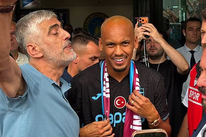 Trabzonspor'un Yeni Transferi Fabinho Türkiye'ye Geldi: Yıldız Orta Saha Havalimanında Karşılandı!