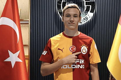 Galatasaray, Aleksey Batrakov ile 5 yıllık sözleşme imzaladı