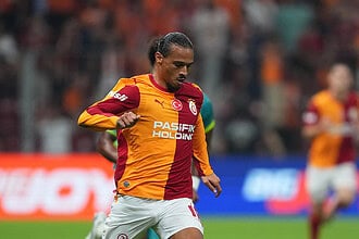 Galatasaray Hazırlık Maçında Villarreal’e 2-1 Mağlup Oldu: Okan Buruk Kırmızı Kart Gördü!