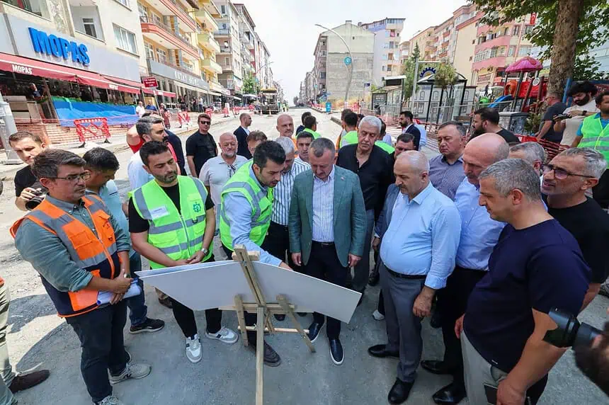 Gebze'nin Kalbindeki Su Birikintisi Çilesi Bitiyor! Büyükakın Esnafla Bir Araya Geldi!