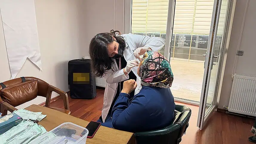 65 Yaş Üstü Büyüklerimiz İçin Anlamlı Hizmet! Gölcük'te Ücretsiz Sağlık Taraması Göz Doldurdu!
