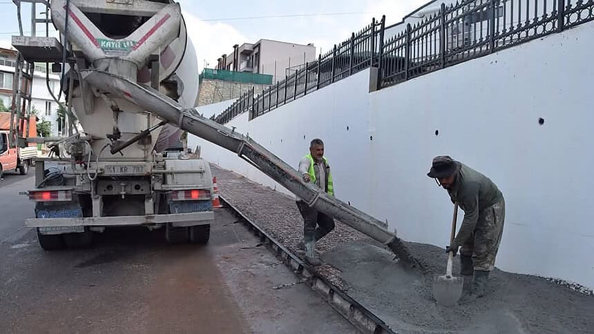 İzmit Belediyesi Tüysüzler ve Gündoğdu Mahallelerinde Kaldırım Çalışmalarını Tamamladı!