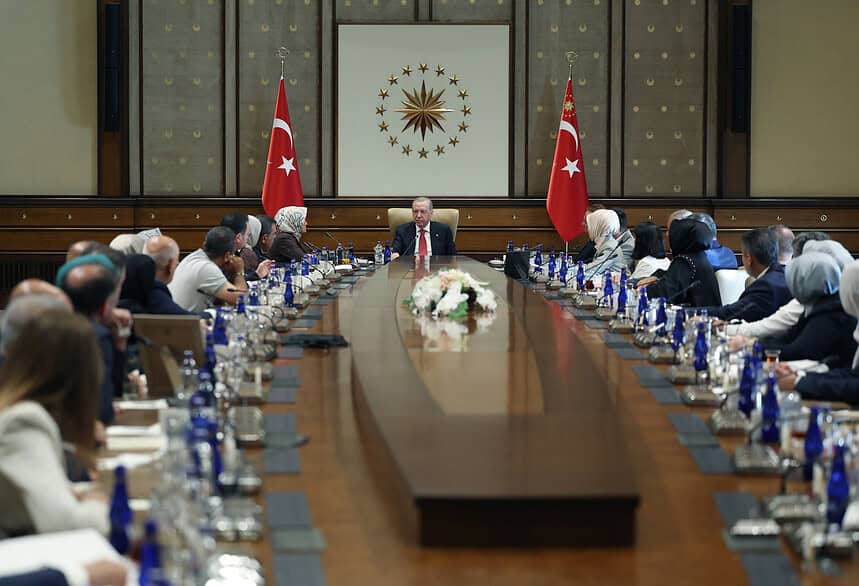 Cumhurbaşkanı Erdoğan Kahramanmaraş’taki Okul Saldırısında Hayatını Kaybeden Öğrencilerin Aileleriyle Görüştü!