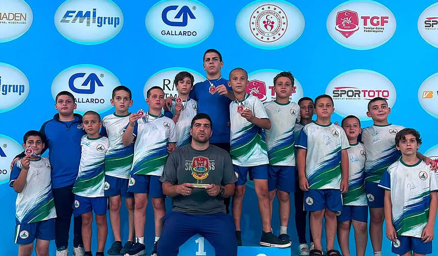 Kartepe Belediyespor Güreşte Göğsümüzü Kabarttı: Kocaeli'den Milli Takıma 7 İsim!