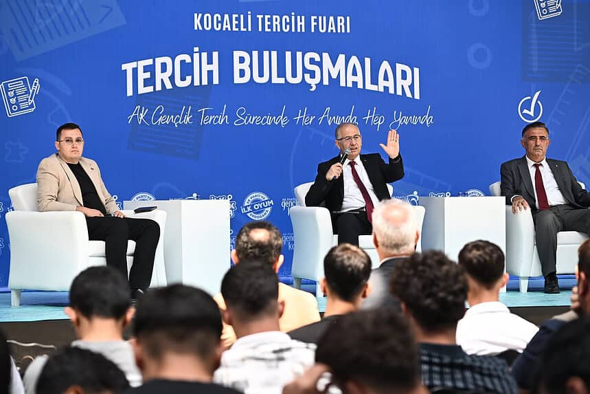 Geleceğin Üniversitelilerine Önemli Tavsiyeler: Prof. Dr. Nuh Zafer Cantürk Kocaeli Tercih Fuarı’nda Konuştu!