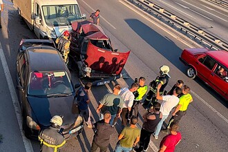 Kocaeli'de 3 Araçlı Zincirleme Kaza: Sürücüler Yara Almadan Kurtuldu