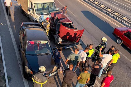 Kocaeli'de 3 Araçlı Zincirleme Kaza: Sürücüler Yara Almadan Kurtuldu