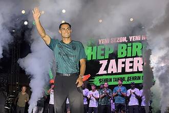 Kocaelispor Sezon Açılış Etkinliğinde Taraftarıyla Buluştu Yeni Transfer Açıklandı