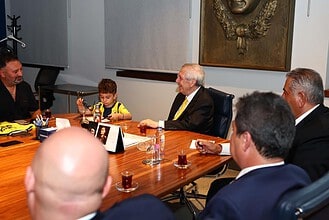 Minik taraftar Göktuğ, Başkan Aziz Yıldırım ve yöneticilerle buluştu