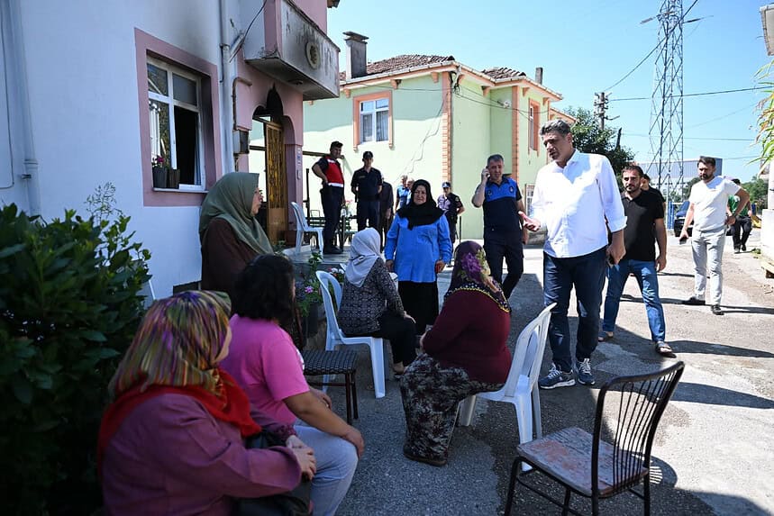 Kartepe Belediye Başkanı Mustafa Kocaman Uzuntarla Mahallesi’nde: Yangın Mağduru Vatandaşa Destek!