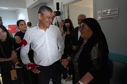 Özgür Özel İle Vatandaş Arasında Kılıçdaroğlu Diyaloğu Gülerek Yanıtladı