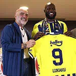 Fenerbahçe'nin Yeni Transferi Lukaku'ya İmza Töreni: Kocaeli Fenerbahçelilerini Heyecanlandıran Transfer!