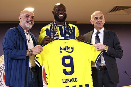Fenerbahçe'nin Yeni Transferi Lukaku'ya İmza Töreni: Kocaeli Fenerbahçelilerini Heyecanlandıran Transfer!