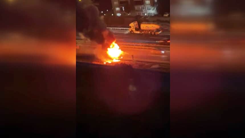 TEM Otoyolu Kocaeli Geçişinde Tır Alev Alev Yandı: Alevler Gökyüzünü Kapladı!