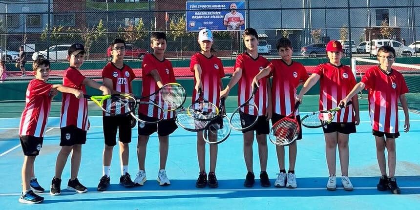 Körfez Belediyesi’nden Gençlere Ücretsiz Tenis Kursu: Kayıtlar İnternetten Başladı!