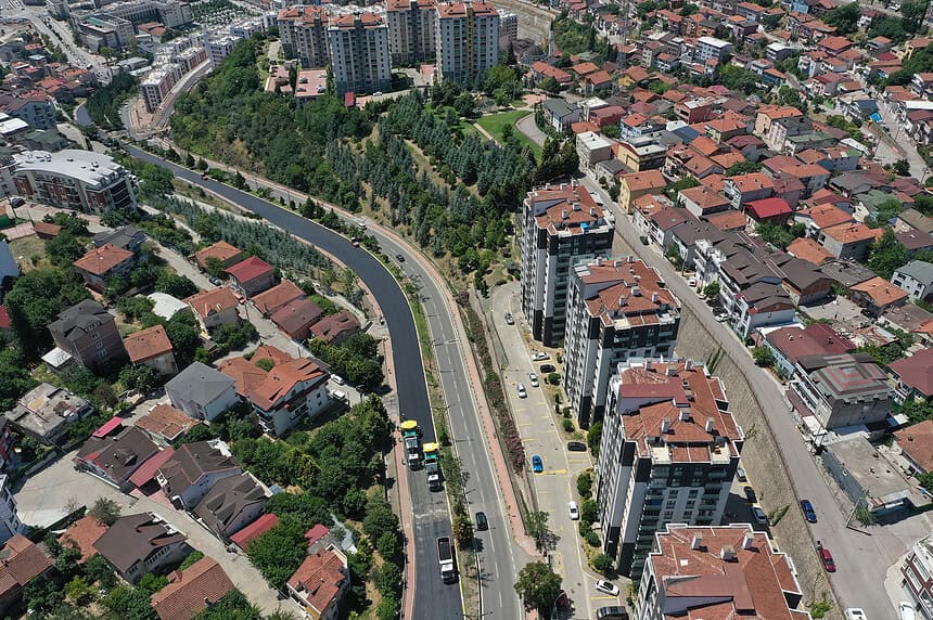 Kocaeli Gazanfer Bilge Bulvarı’na Yüksek Performanslı Cüruf Bazlı Modifiye Asfalt!
