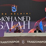Trabzonspor'da Salah Yaklaşık 30 bin Taraftar Önünde İmza Attı