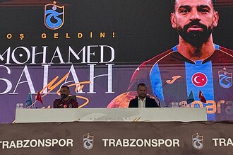 Trabzonspor'da Salah Yaklaşık 30 bin Taraftar Önünde İmza Attı