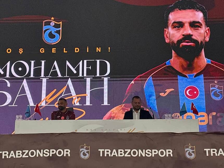 Trabzonspor'da Salah Yaklaşık 30 bin Taraftar Önünde İmza Attı