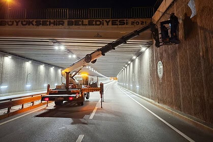Başiskele Seymen Ve Karamürsel Tünellerine Konfor Dokunuşu: Büyükşehir’den Aydınlatma Bakımı!