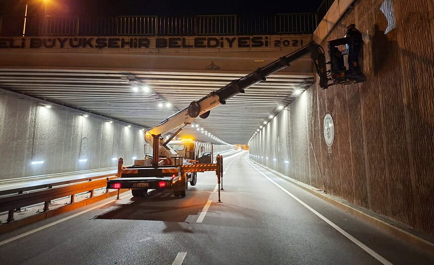 Başiskele Seymen Ve Karamürsel Tünellerine Konfor Dokunuşu: Büyükşehir’den Aydınlatma Bakımı!