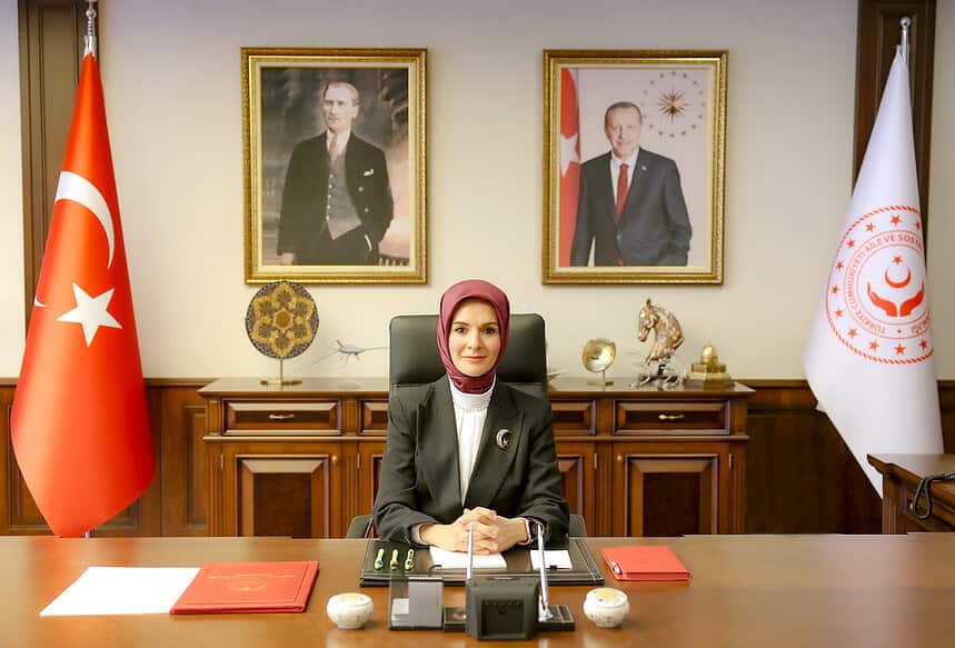 Aile ve Sosyal Hizmetler Bakanlığından "Küçük Trans Çocuklara Örnek Olacağız" Paylaşımlarına Suç Duyurusu