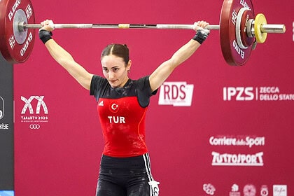 Cansel Özkan Akdeniz Oyunları'nda Altın Madalyayı Kaptı: 91 Kilo Kaldırdı