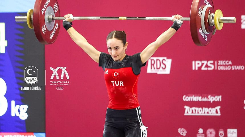 Cansel Özkan Akdeniz Oyunları'nda Altın Madalyayı Kaptı: 91 Kilo Kaldırdı