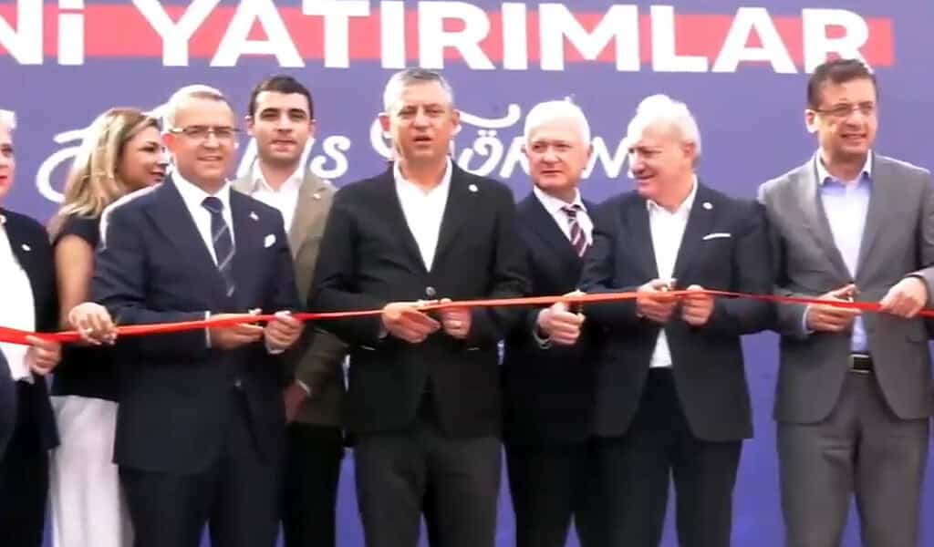 YENİ Parti Genel Başkanı Özgür Özel ile Derince Belediye Başkanı Sertif Gökçe, Çenesuyu İşletmesi'nin açılışını yaptılar!