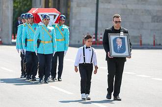 Eski CHP Milletvekili Mehmet Cevdet Selvi Son Yolculuğuna Uğurlandı: TBMM'de Tören Düzenlendi!