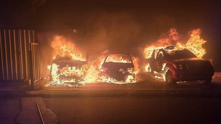 Dalmaçya'da Yangın Şehir Merkezine Ulaştı: 10 Yaralı, Bin Kişi Tahliye Edildi