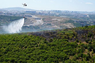 Dilovası'nda Orman Yangını 10 Hektara Yayıldı: Helikopterle Söndürüldü