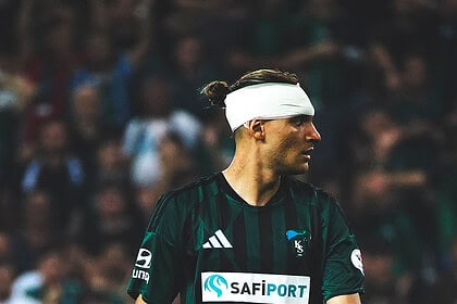 Kocaelispor’un Genç Yıldızı Emir Ortakaya Sakatlığa Rağmen Oyuna Devam Etti!