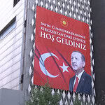 Erdoğan Bişkek'te Otel Önünde Dombra Şarkısıyla Karşılandı