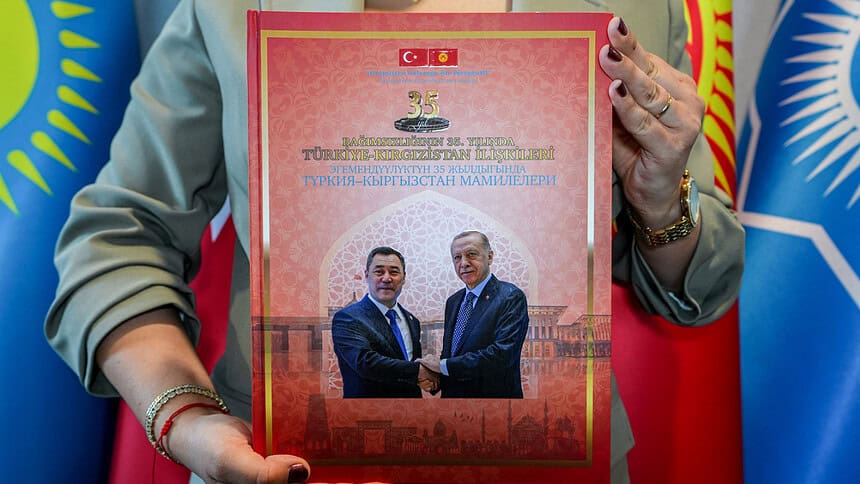 Erdoğan Takdim Yazdı: Caparov'a 544 Sayfalık Kitabı Bişkek'te Armağan Edecek