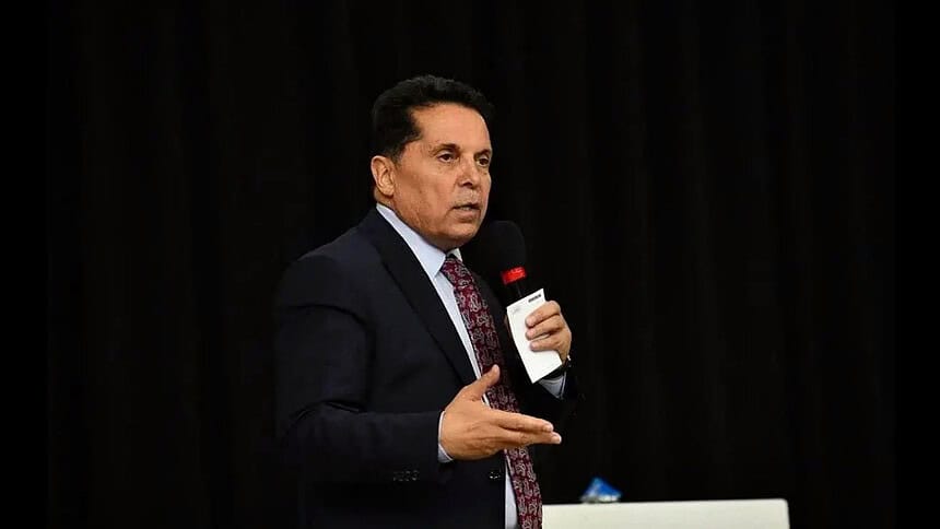 Esenyurt'un Uzaklaştırılan Başkanı Ahmet Özer Sahtecilikten Beraat Etti