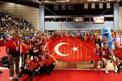 Filenin Sultanları Akdeniz Oyunları'nda İtalya'yı Devirip Altına Uzandı
