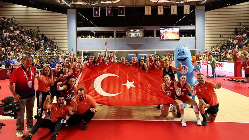 Filenin Sultanları Akdeniz Oyunları'nda İtalya'yı Devirip Altına Uzandı