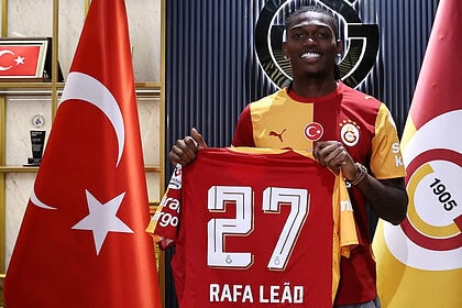 Galatasaray Leao ile 4 yıllık sözleşme imzaladı: Milan'a 38 Milyon Euro Ödeyecek
