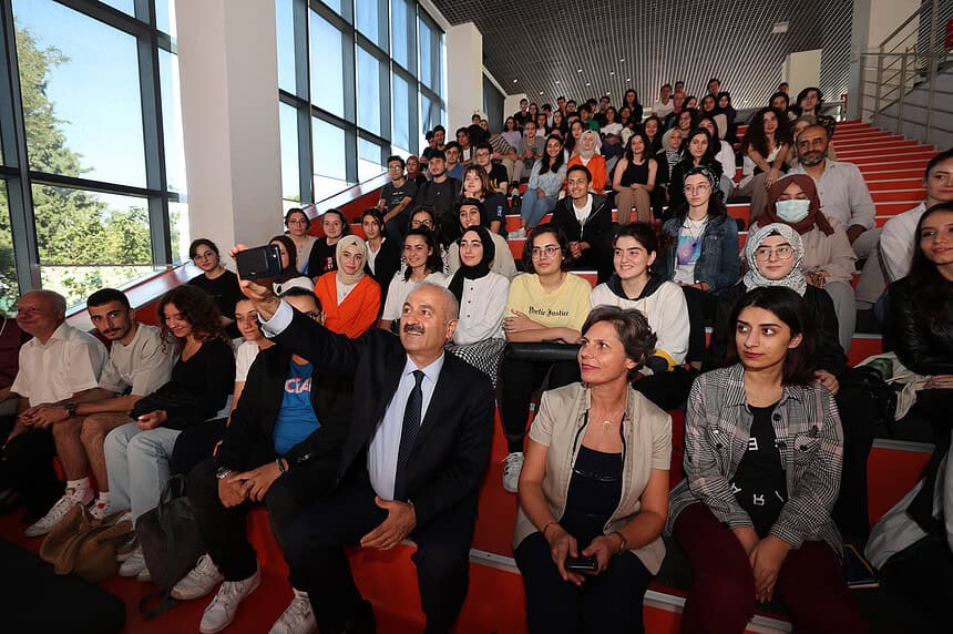Gebze Belediyesi'nden Üniversitelilere Müjde! 12 Bin TL Desteğin Şartları Belli Oldu!