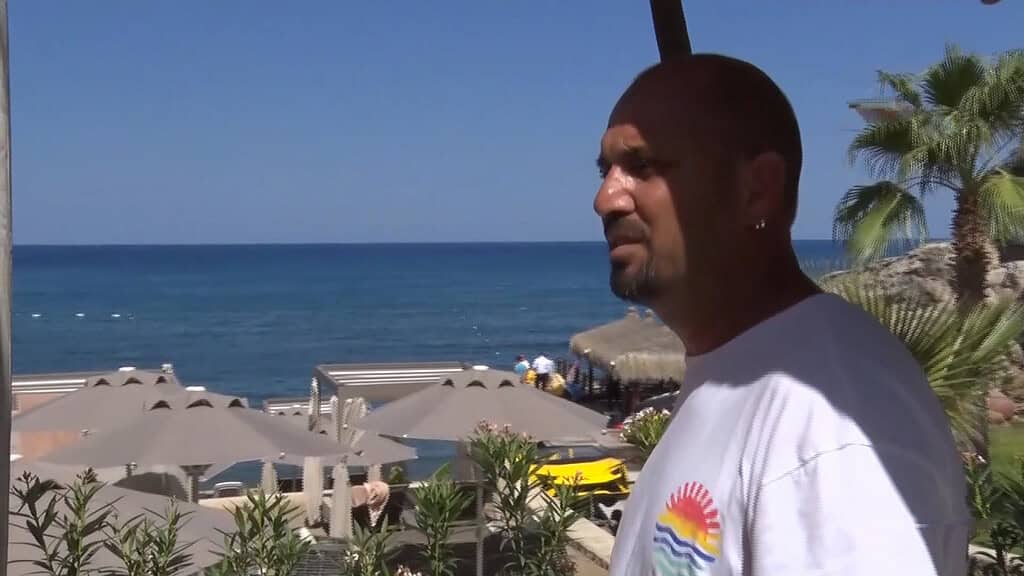 Girne Açıklarındaki Feribot Faciasında Otel Hocası Teknesiyle 100 Kişiyi Kurtardı