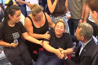 Girne'de Batan Feribottan Kurtuldu: İki Çocuğunu Arayan Anne Fenalaştı